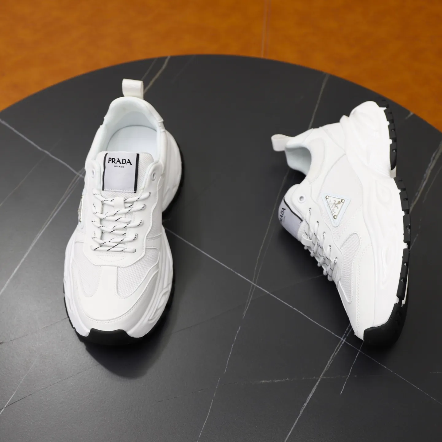 Ex-factory price: 462💰🙅‍♂️🙅‍♂️🙅‍♂️ Brand: PRADA Standard code: 38-44 (45 customized) Grade: Same as the official website Material: Original material splicing Comfortable and breathable lining Lightweight and wear-resistant sports outsole Style category: Men's fashionable casual shoes Running sneakers Distinguished luxury brand elements Top luxury Color: actual picture color